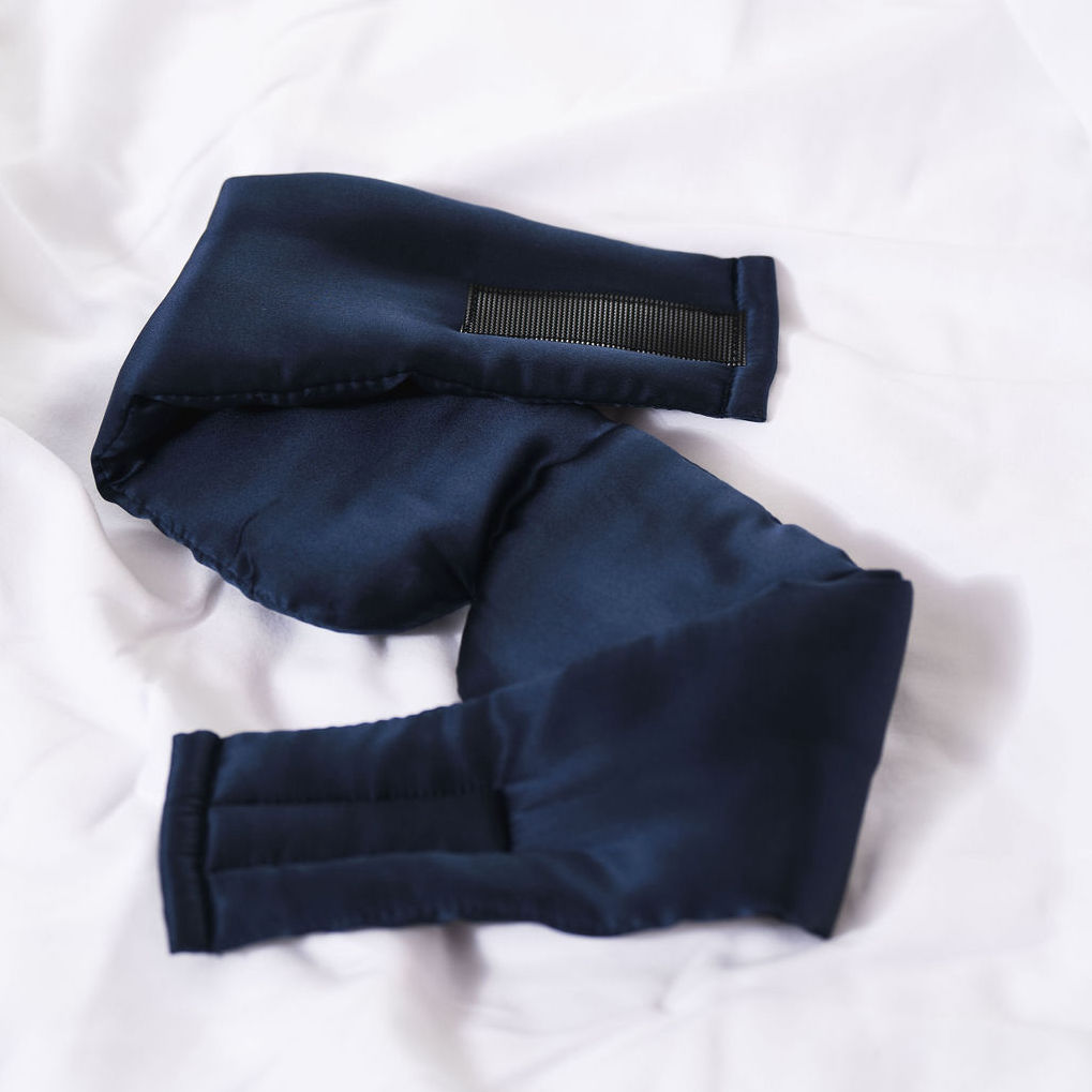 Deep Sleep Mask Näkyvillä Kiinnittimillä